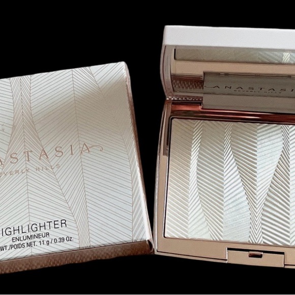 Anastasia Beverly Hills “Iced Out” White Highlighter Radiant Glow - New in Box - Picture 8 of 11